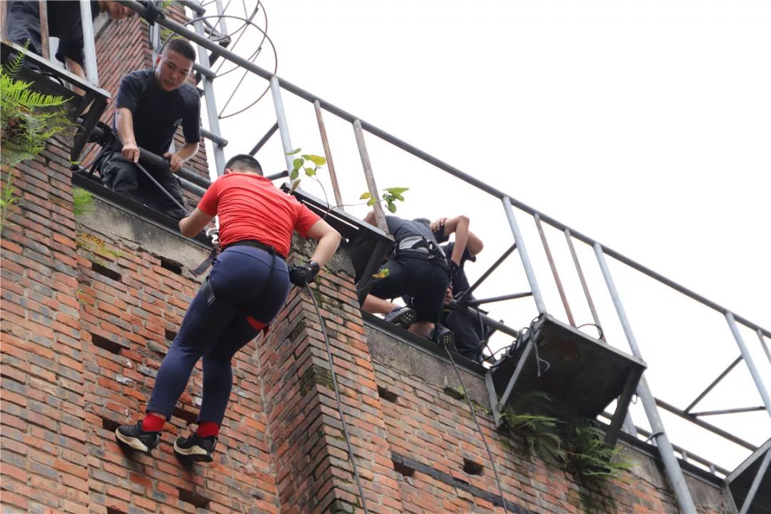 塞尔维亚运动员肆意挥洒赢得掌声 塞尔维亚运动员肆意挥洒赢得掌声